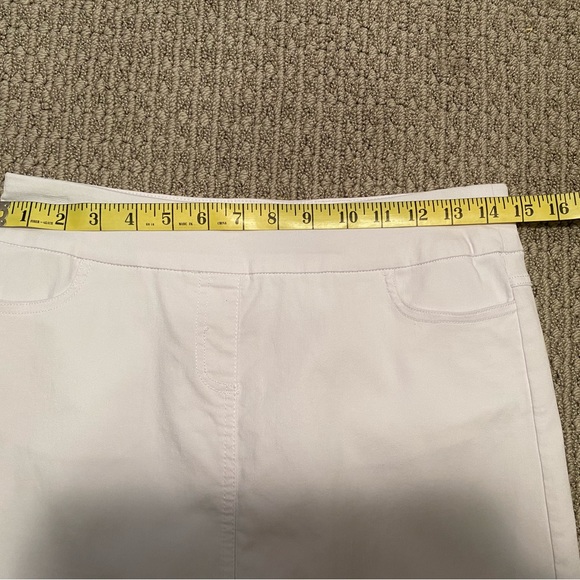 Slimsation 19” Skort in White - Picture 6 of 7